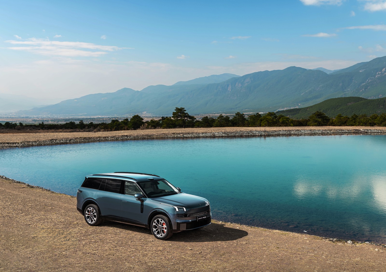 Lynk & Co 900 Base